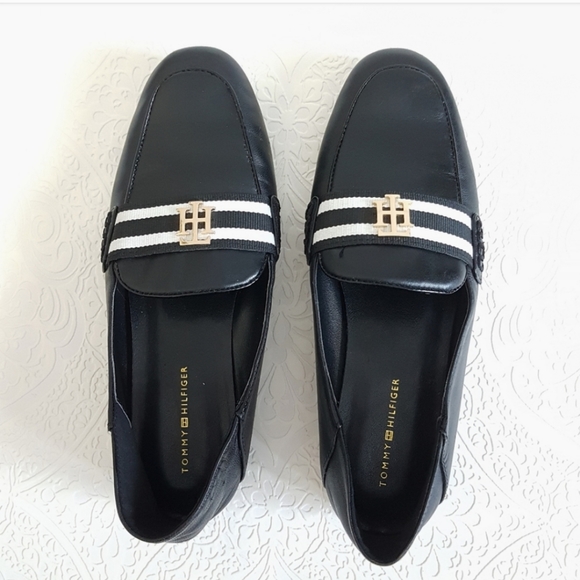 NWT Tommy Hilfiger Monogram Leather Loafers - Picture 2 of 6